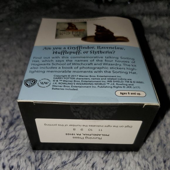 Deluxe Megakit Wizarding World Harry Potter Hogwarts' Sorting Hat & Sticker Book - Picture 4 of 5